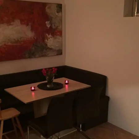 Einliegerwohnung * 克林麦克诺